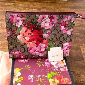 Gucci Blooms print large makeup bag **RARE ITEM**
